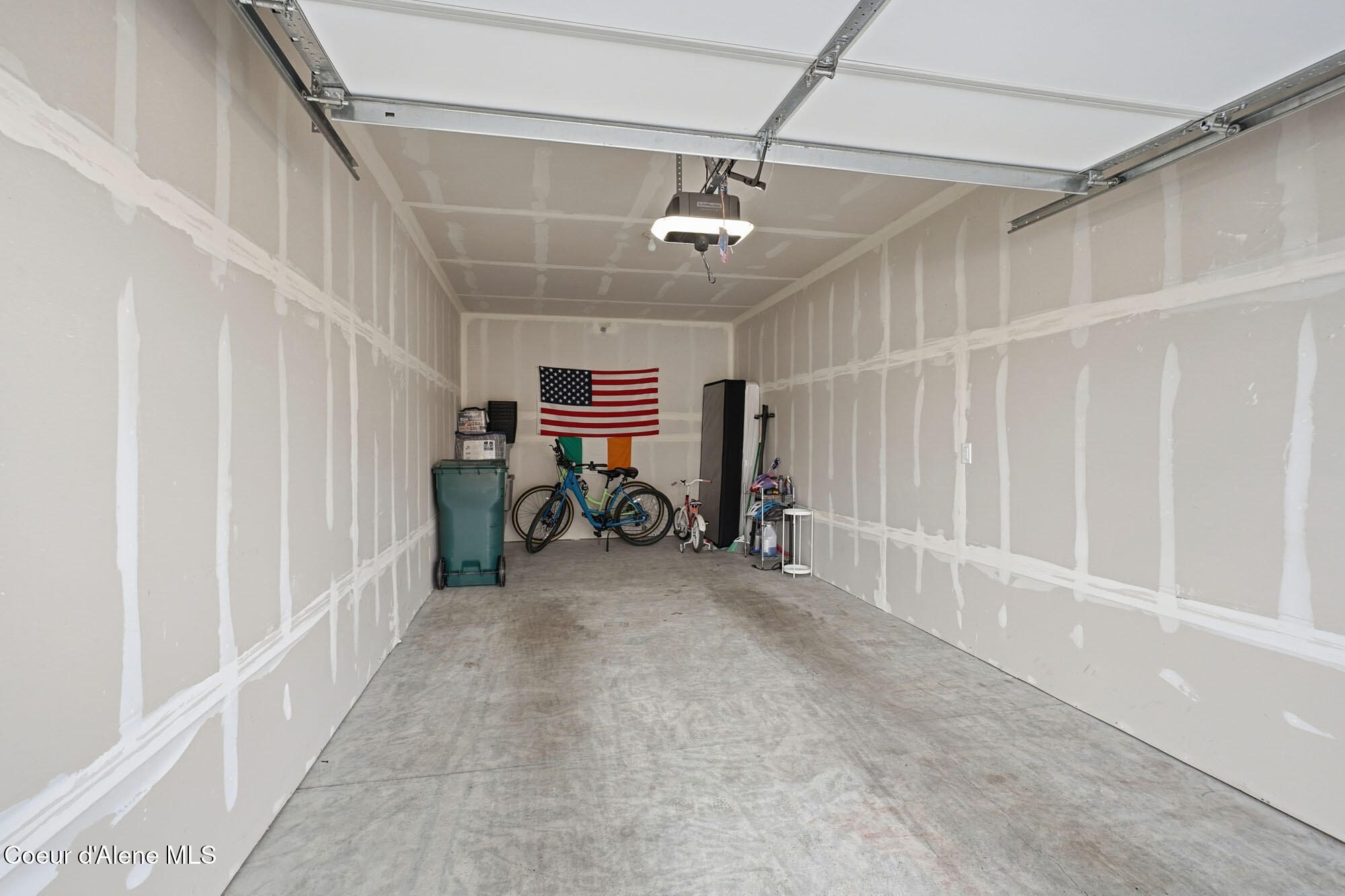 6510 North Atlas Road, Unit 207 Coeur D'Alene, ID 83815 - Photo 25 of 27 Garage