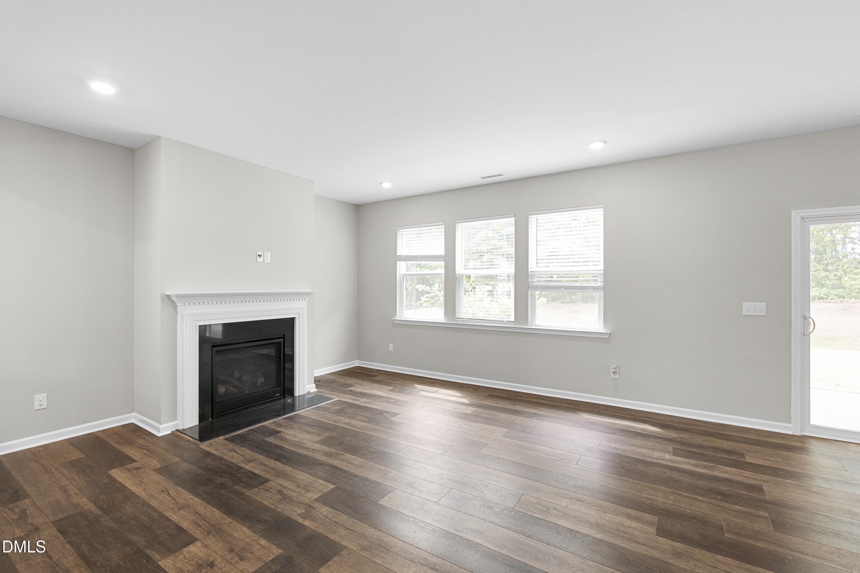 283 Summer Ranch Drive Fuquay-Varina, NC 27526 - Photo 10 of 30 10_living_1
