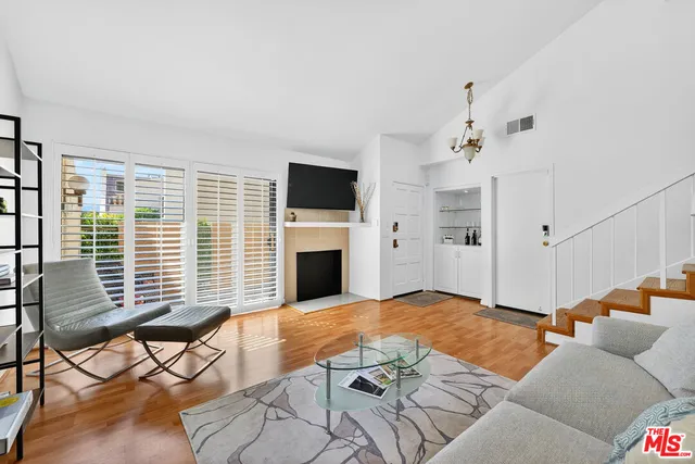 $710,000 | 18419 Collins Street, Unit A, Tarzana, CA 91356