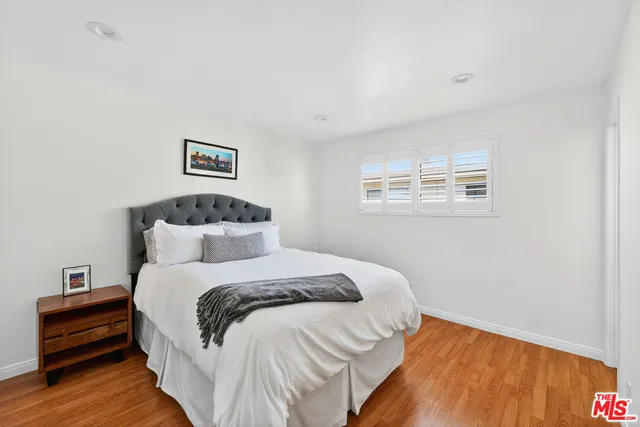 $729,000 | 18419 Collins Street, Unit A, Tarzana, CA 91356