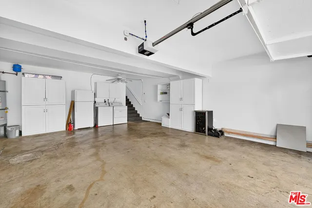 $729,000 | 18419 Collins Street, Unit A, Tarzana, CA 91356