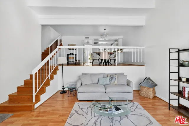 $729,000 | 18419 Collins Street, Unit A, Tarzana, CA 91356