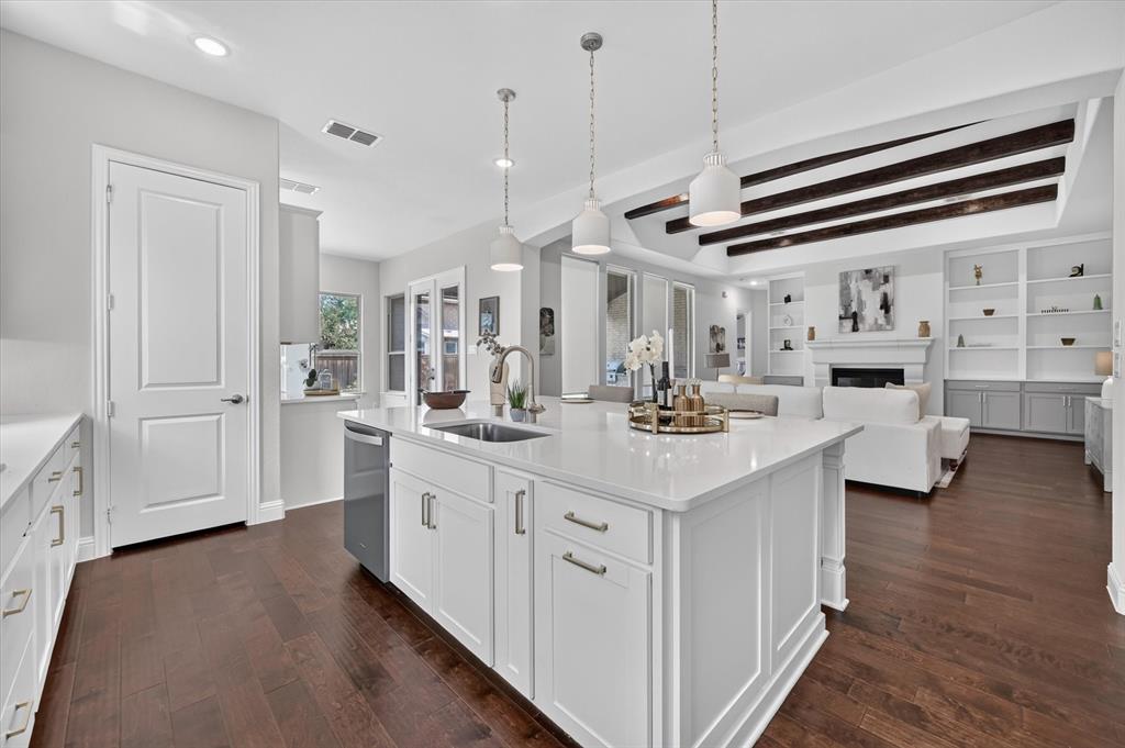 13683 Fernando Road Frisco, TX 75035 - Photo 10 of 40 Gallery Image 10