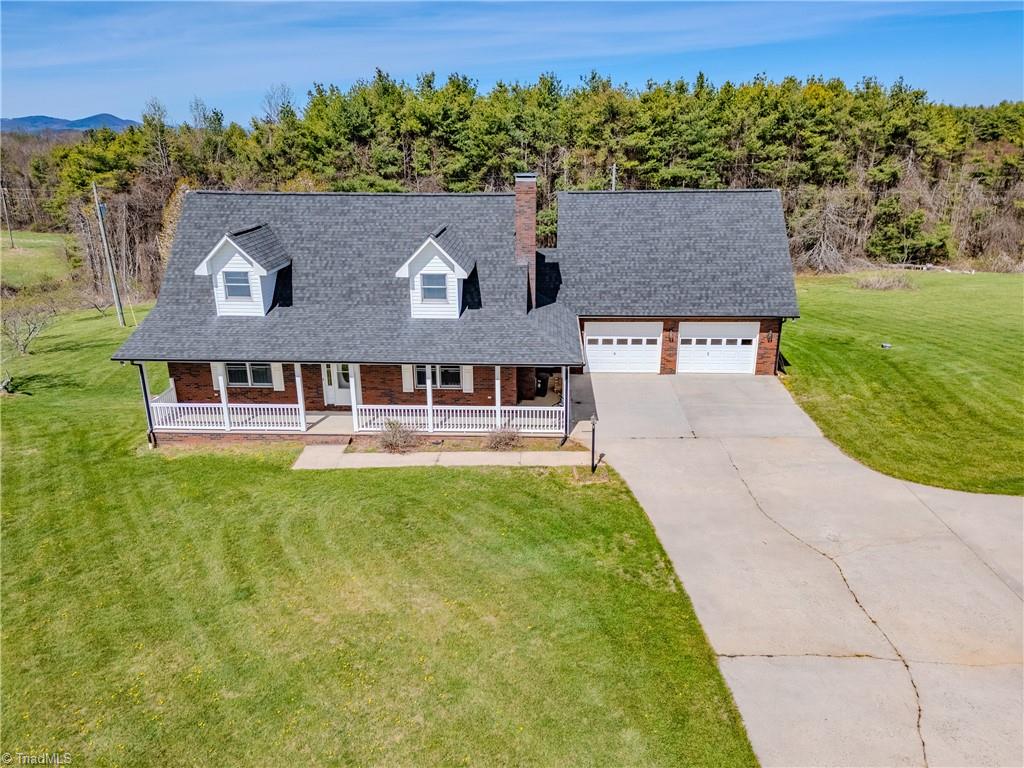 11325 Glade Valley Road Ennice, NC 28623 - Photo 5 of 43