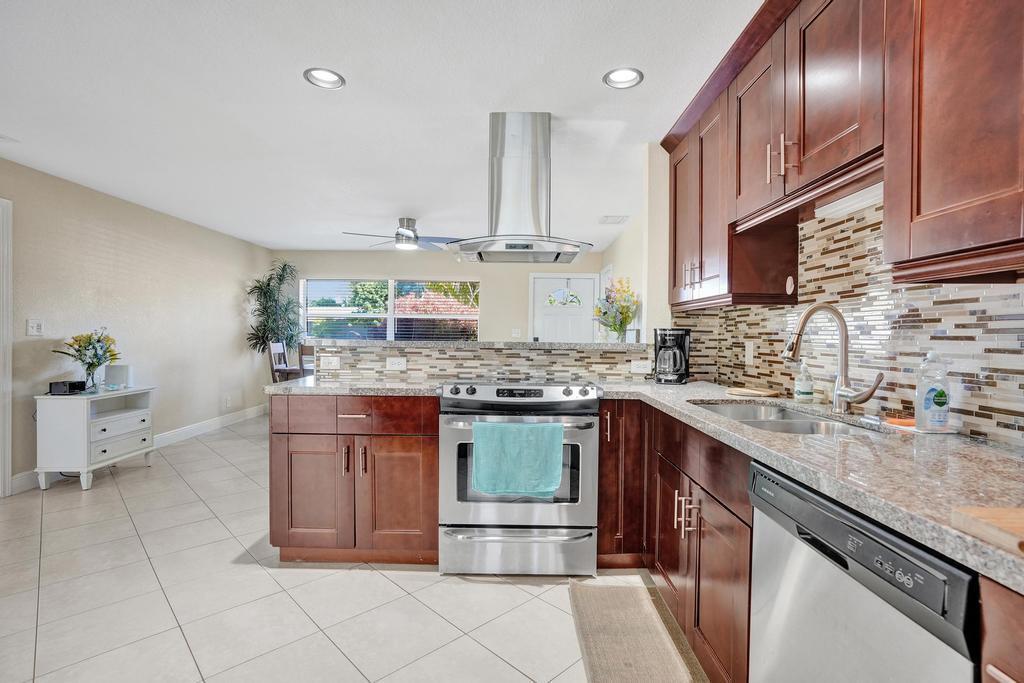 740 Buttonwood Road North Palm Beach, FL 33408 - Photo 11 of 44 DSC08000