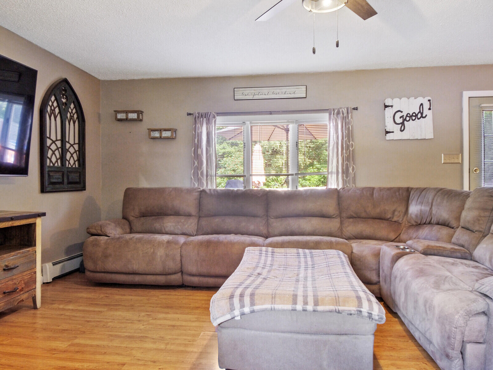 154 Bassett Road Winslow, ME 04901 - Photo 14 of 41 14 Living room view