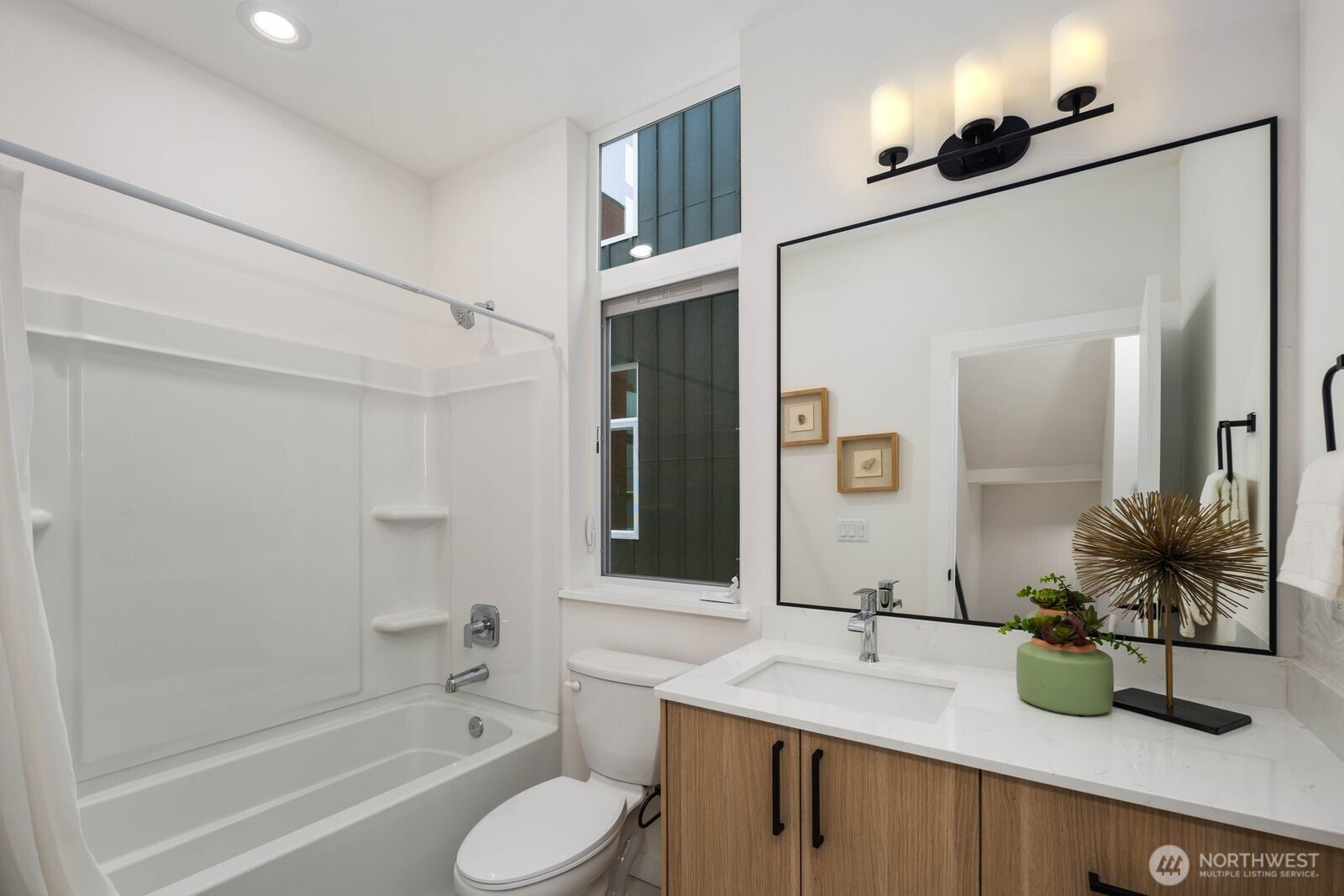 548 South Cloverdale Street, Unit A Seattle, WA 98108 - Photo 18 of 39