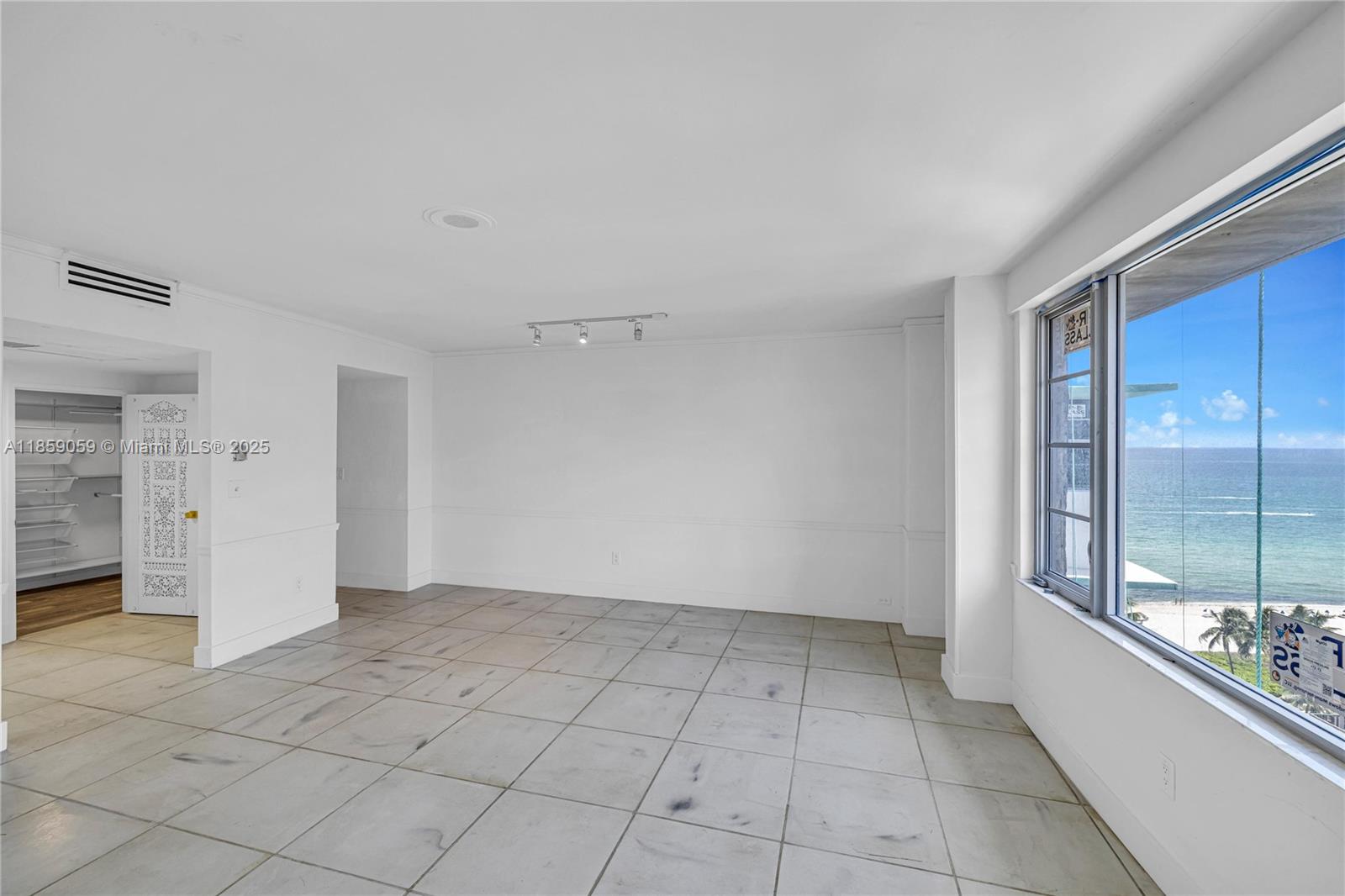 5255 Collins Avenue, Unit 14D Miami Beach, FL 33140 - Photo 11 of 21