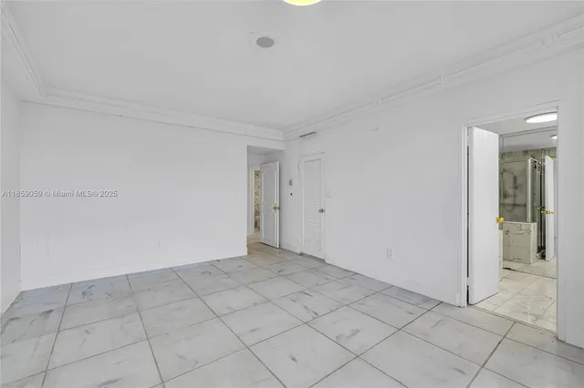 $1,250,000 | 5255 Collins Avenue, Unit 14D, Miami Beach, FL 33140