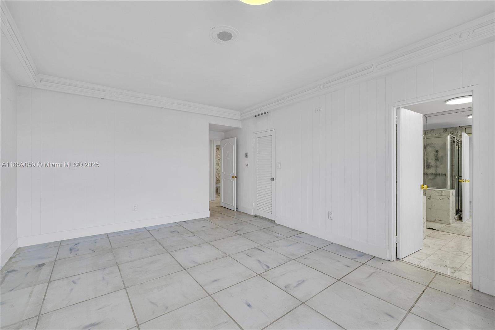 5255 Collins Avenue, Unit 14D Miami Beach, FL 33140 - Photo 14 of 21