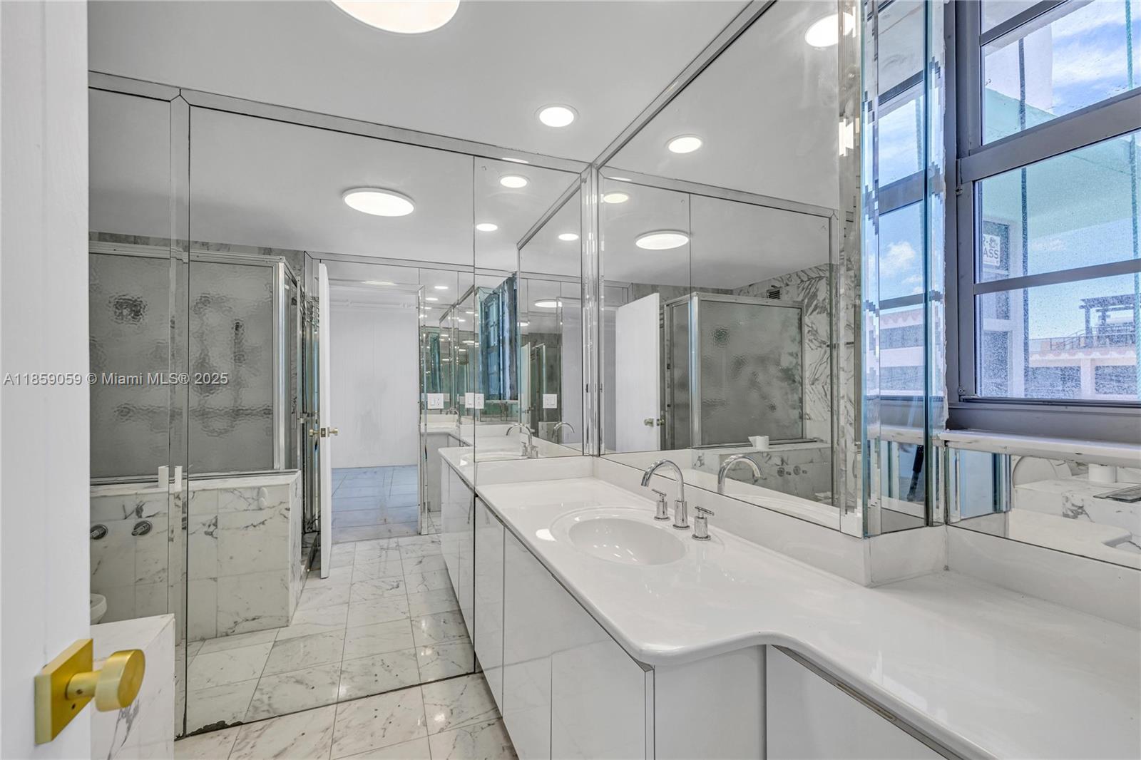 5255 Collins Avenue, Unit 14D Miami Beach, FL 33140 - Photo 18 of 21