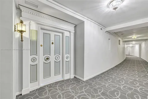 $1,250,000 | 5255 Collins Avenue, Unit 14D, Miami Beach, FL 33140