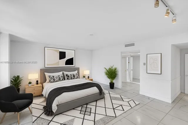 $1,250,000 | 5255 Collins Avenue, Unit 14D, Miami Beach, FL 33140