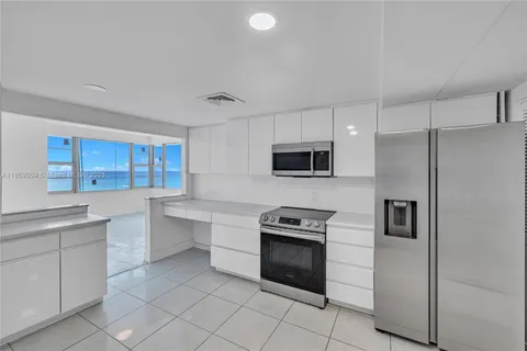 $1,250,000 | 5255 Collins Avenue, Unit 14D, Miami Beach, FL 33140