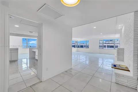 $1,250,000 | 5255 Collins Avenue, Unit 14D, Miami Beach, FL 33140