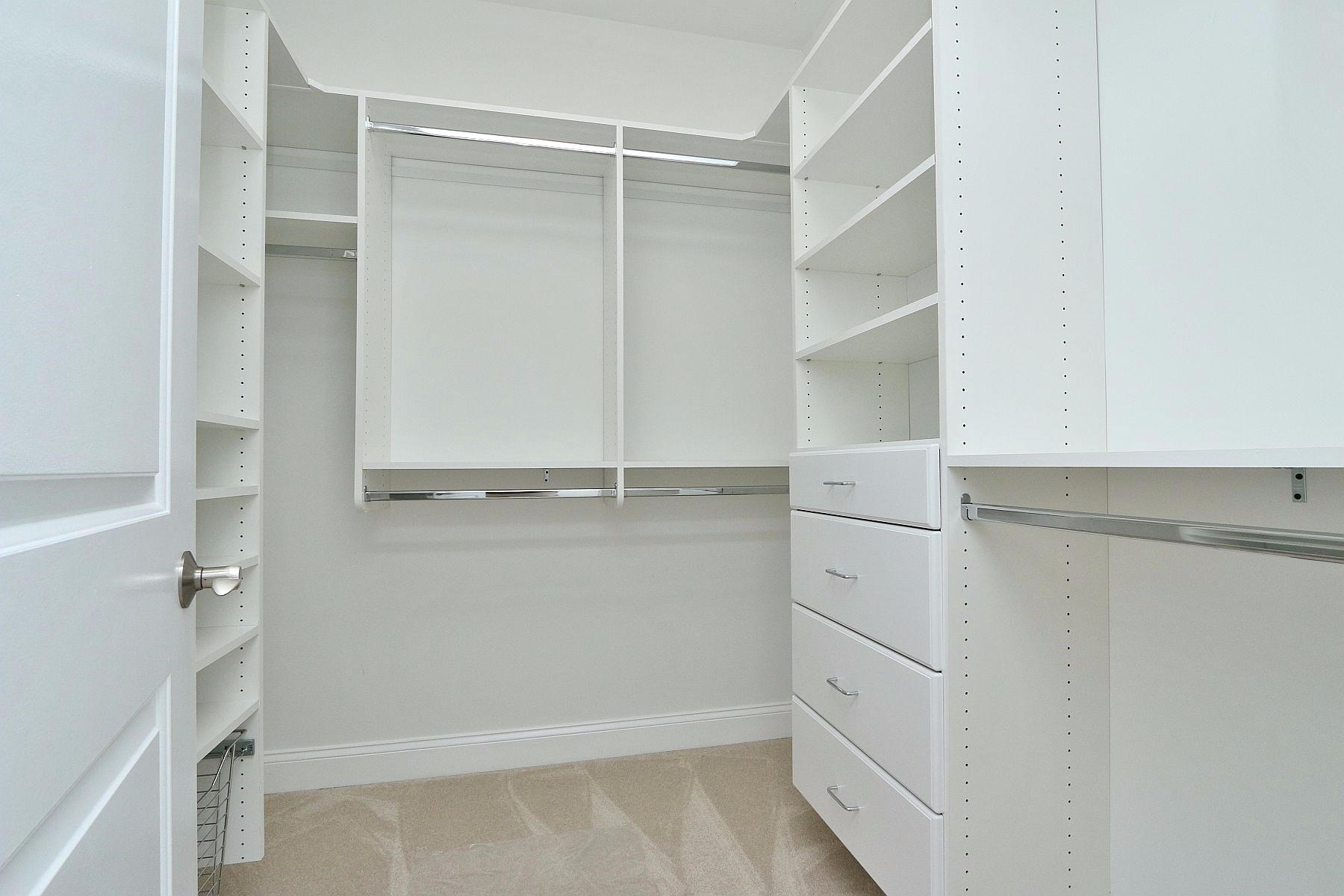 6875 Fairway Ridge Road Salem, VA 24153 - Photo 51 of 91 a view of walk in closet