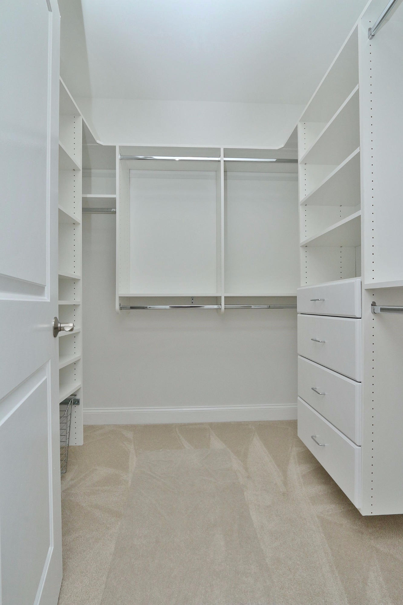6875 Fairway Ridge Road Salem, VA 24153 - Photo 52 of 91 a view of an empty walk in closet
