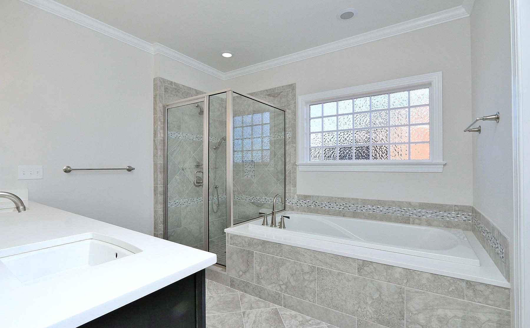 6875 Fairway Ridge Road Salem, VA 24153 - Photo 55 of 91 a spacious bathroom with a tub sink and mirror