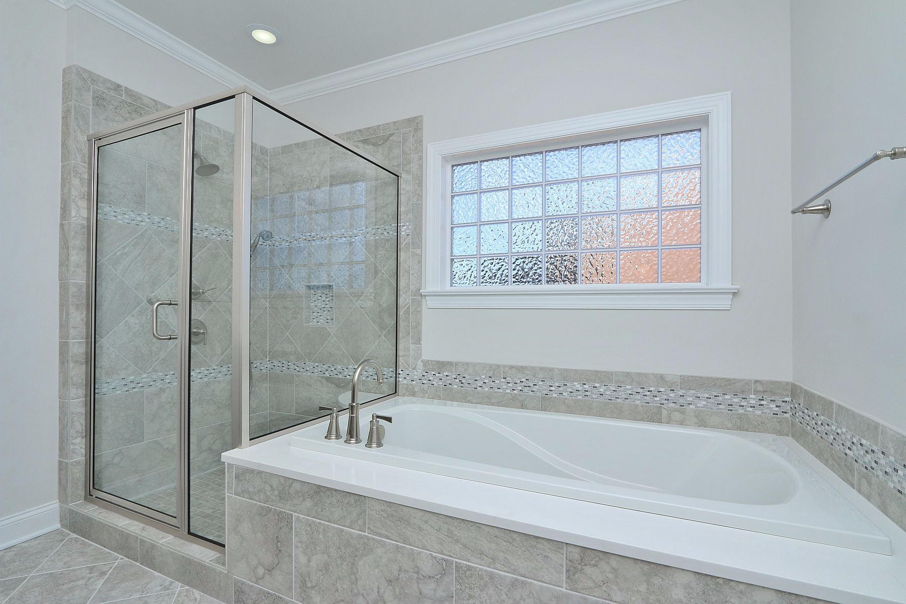 6875 Fairway Ridge Road Salem, VA 24153 - Photo 58 of 91 a bathroom with a bathtub and a shower