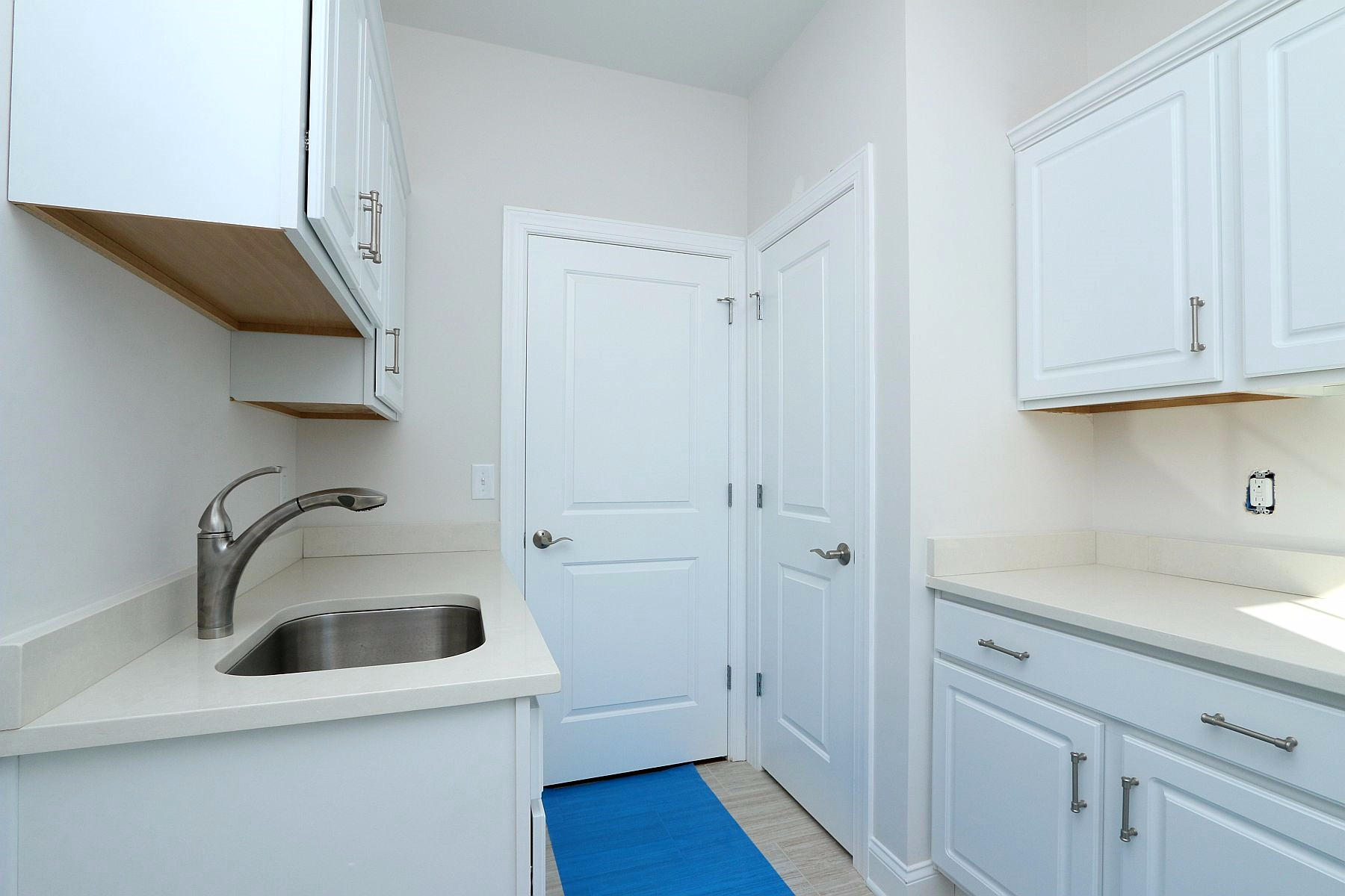 6875 Fairway Ridge Road Salem, VA 24153 - Photo 63 of 91 a bathroom with a sink and a bathtub