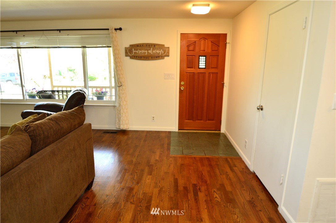11323 Southeast 180th Place Renton, WA 98055 - Photo 5 of 27 Gallery Image 5
