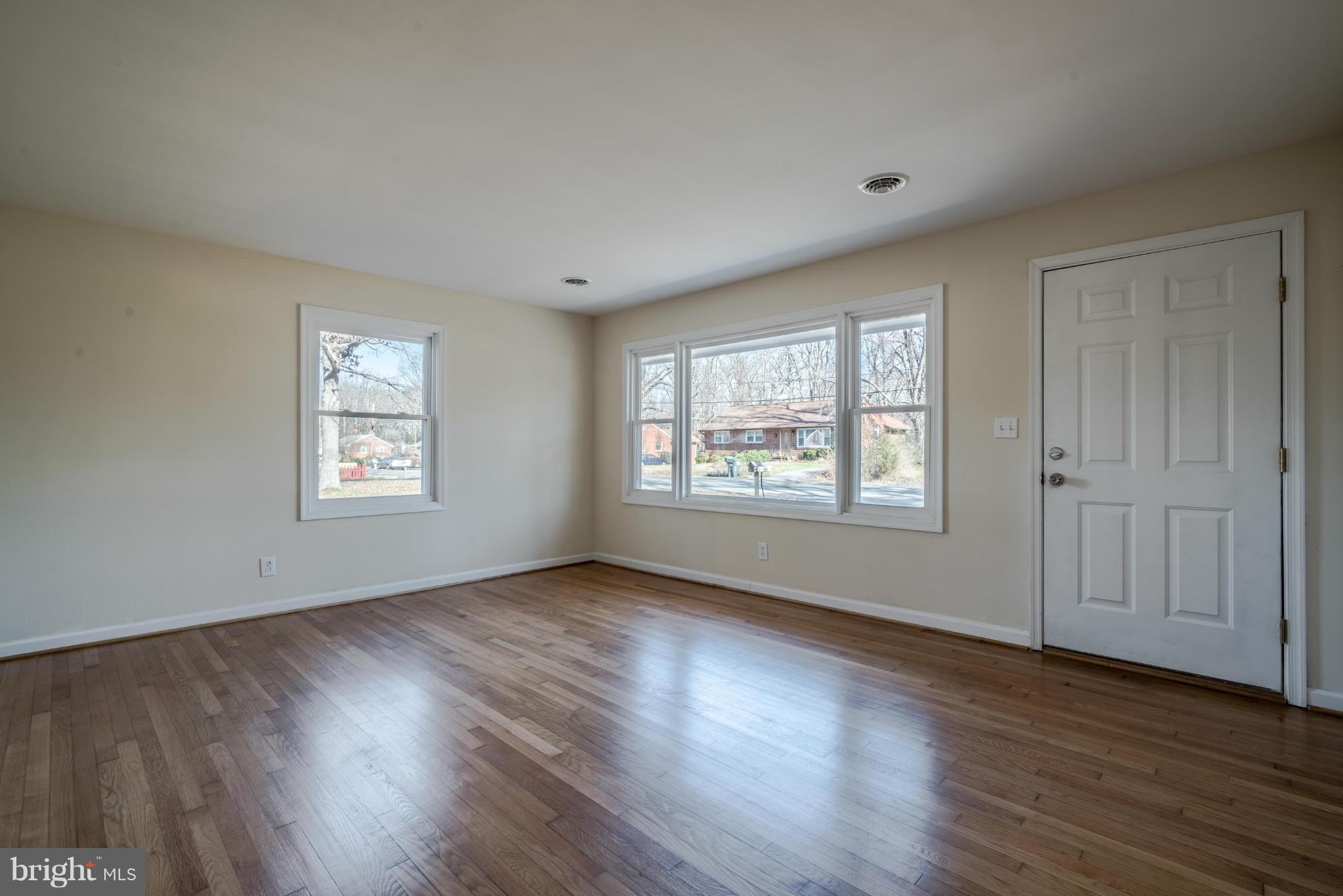 51 Pendleton Road Fredericksburg, VA 22405 - Photo 5 of 20 Living Room