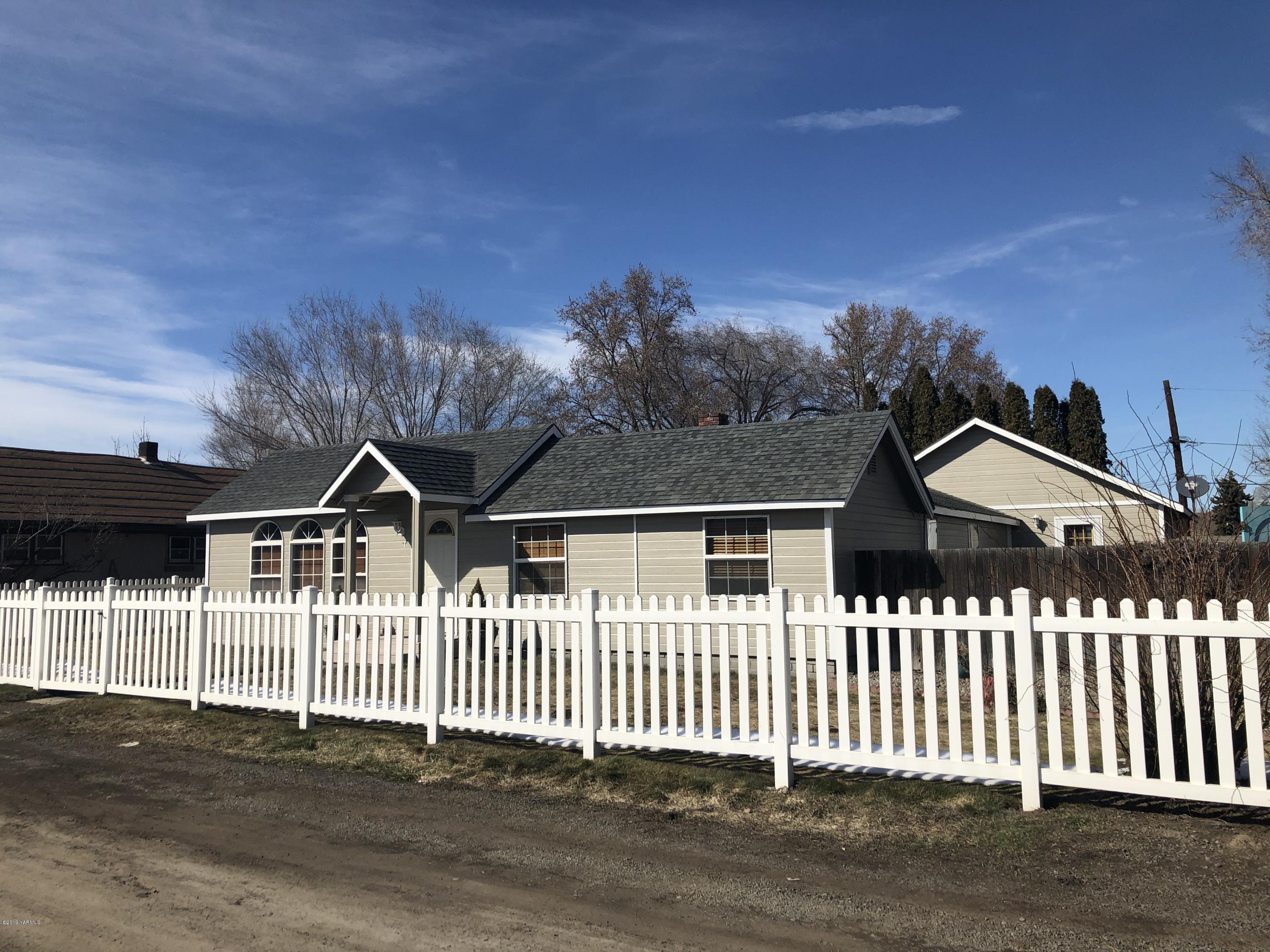 10713 Rockstrom Road Yakima, WA 98903 - Photo 4 of 22 0F0C9B40-B2BF-4637-B2FF-ACF9FC432EEE