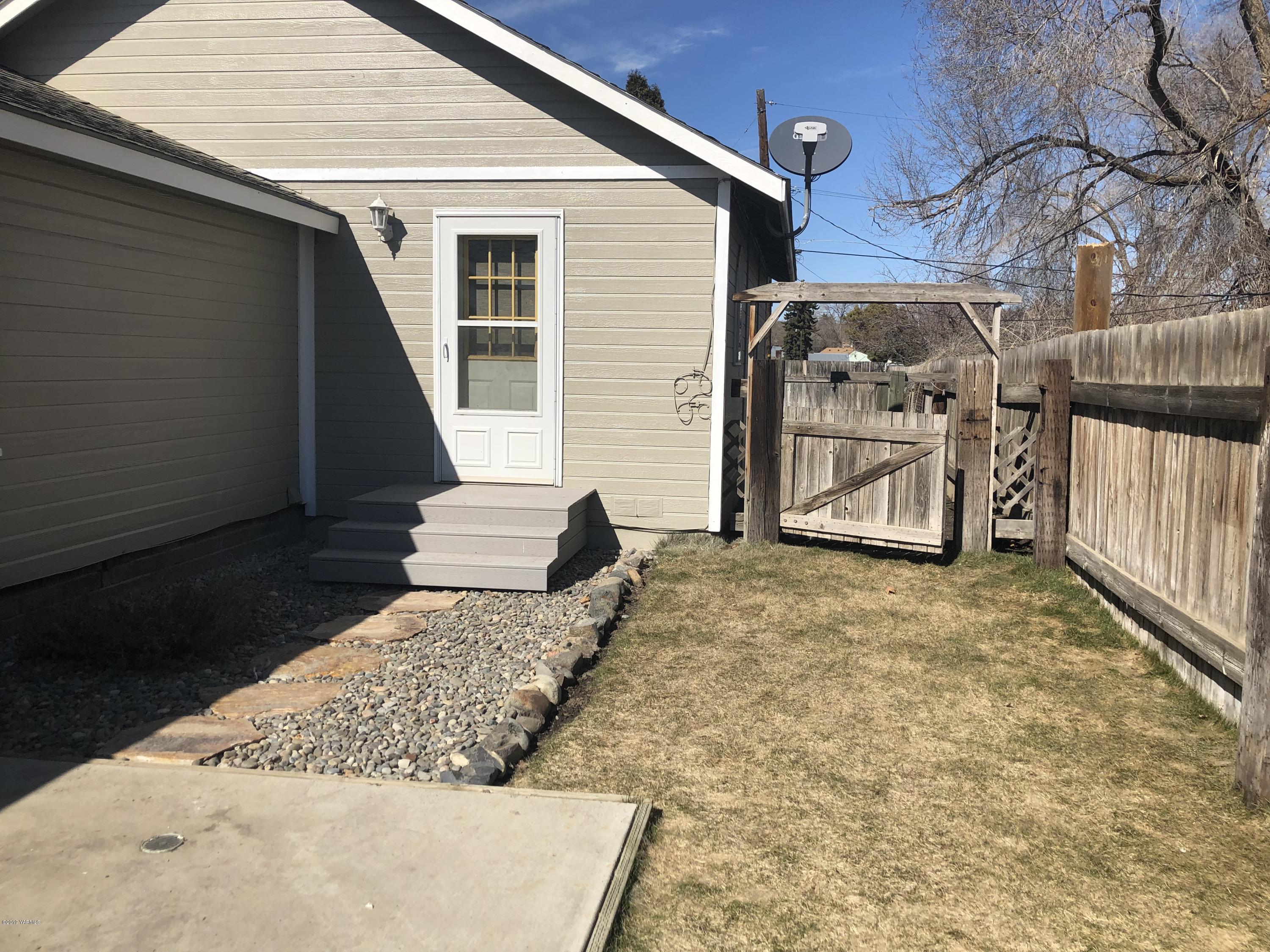 10713 Rockstrom Road Yakima, WA 98903 - Photo 10 of 22 B7F41A50-FE21-47FB-BF28-EA8F8269FEBC