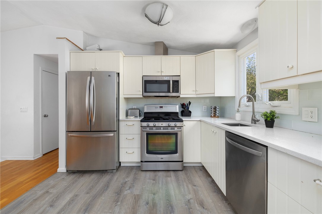 80 Old Pine Road Narragansett, RI 02882 - Photo 4 of 30