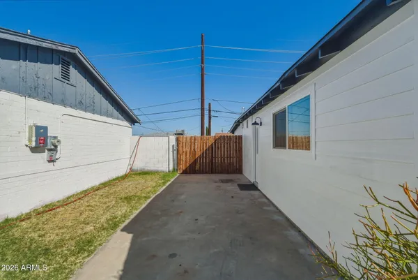a view of a garage