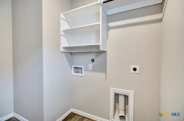 a view of a hallway with closet