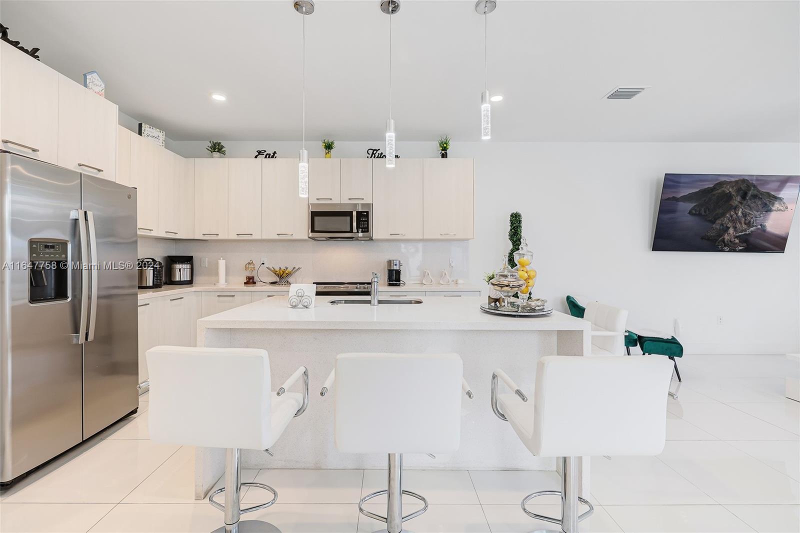 15808 Southwest 136 Way Miami, FL 33196 - Photo 13 of 39