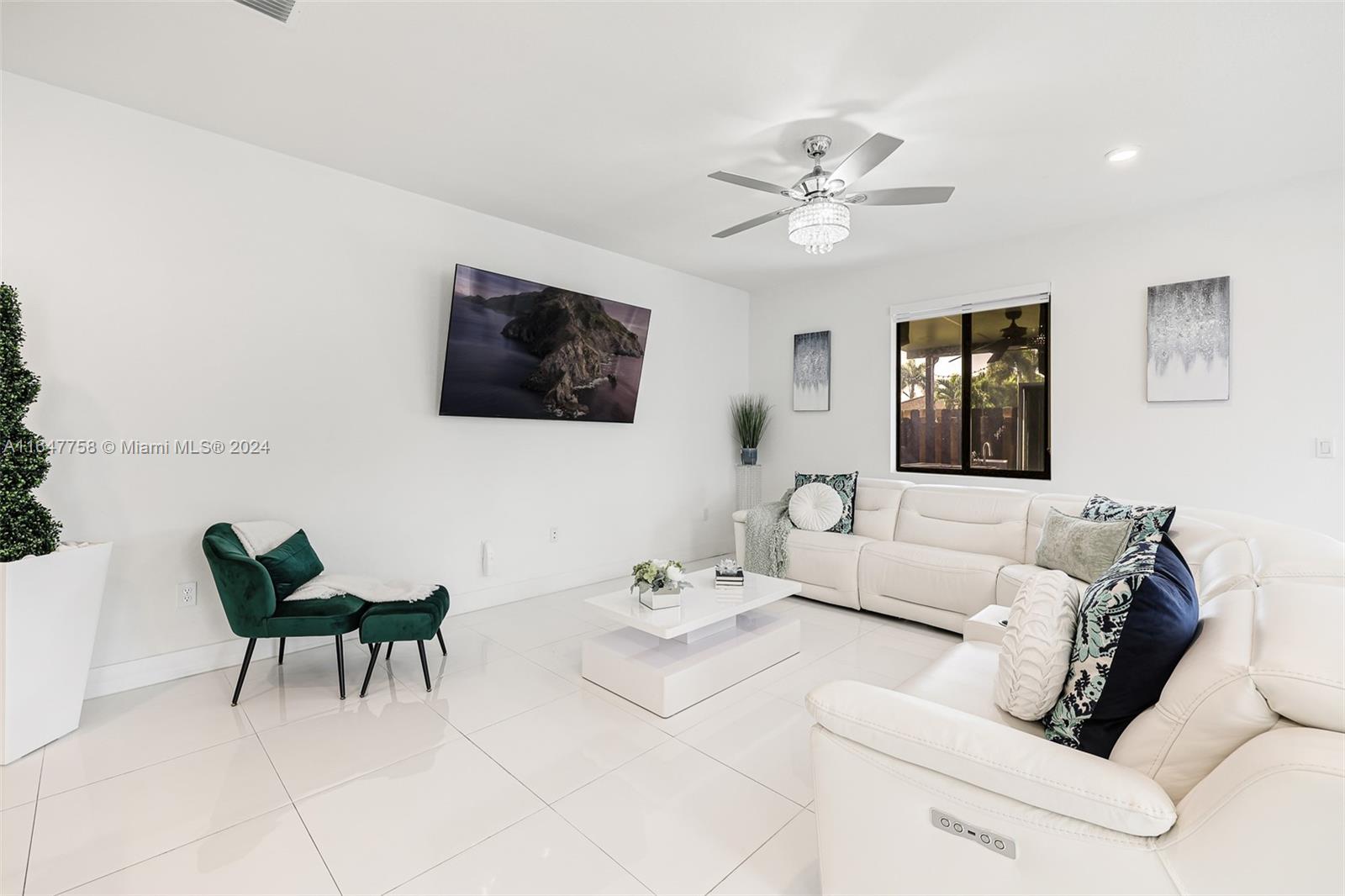 15808 Southwest 136 Way Miami, FL 33196 - Photo 6 of 39