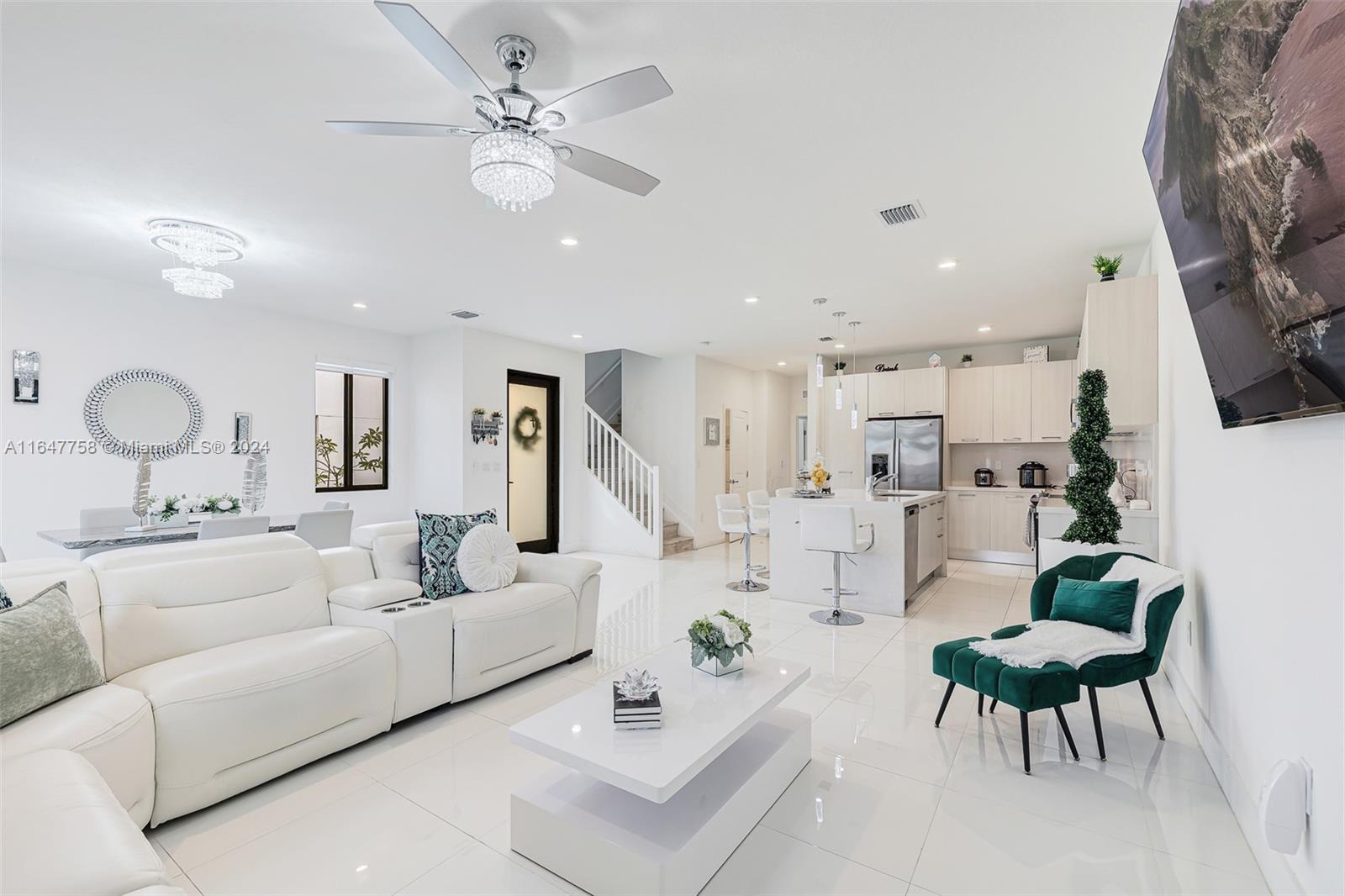 15808 Southwest 136 Way Miami, FL 33196 - Photo 8 of 39