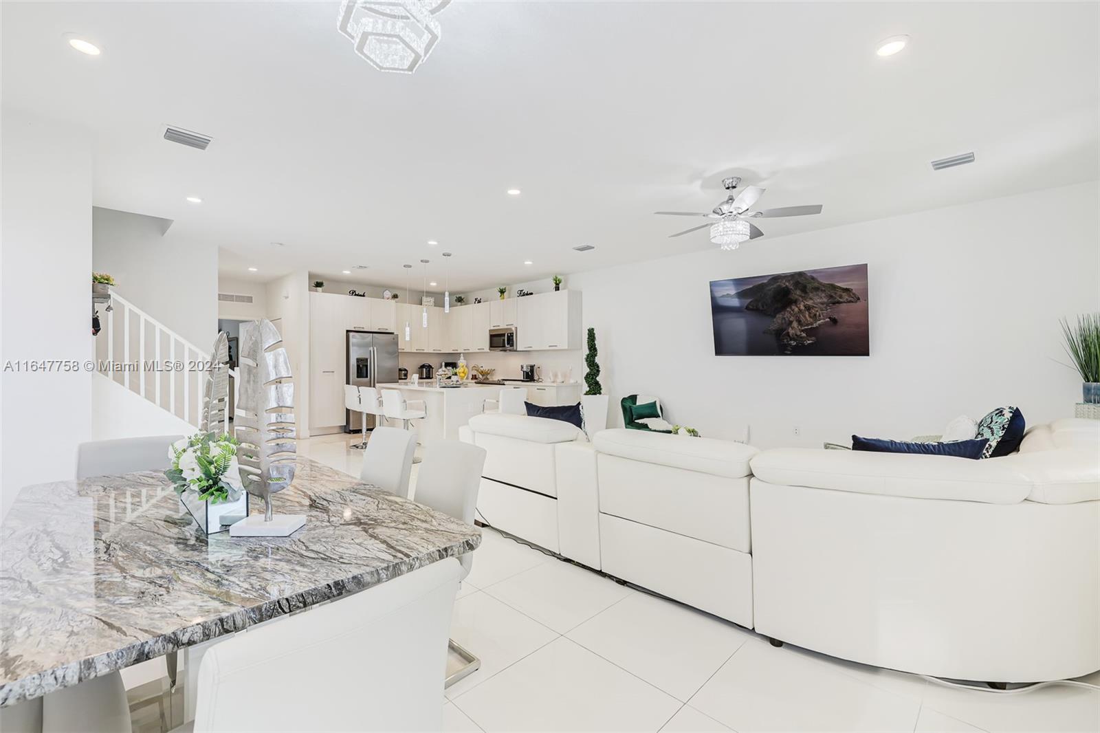 15808 Southwest 136 Way Miami, FL 33196 - Photo 9 of 39