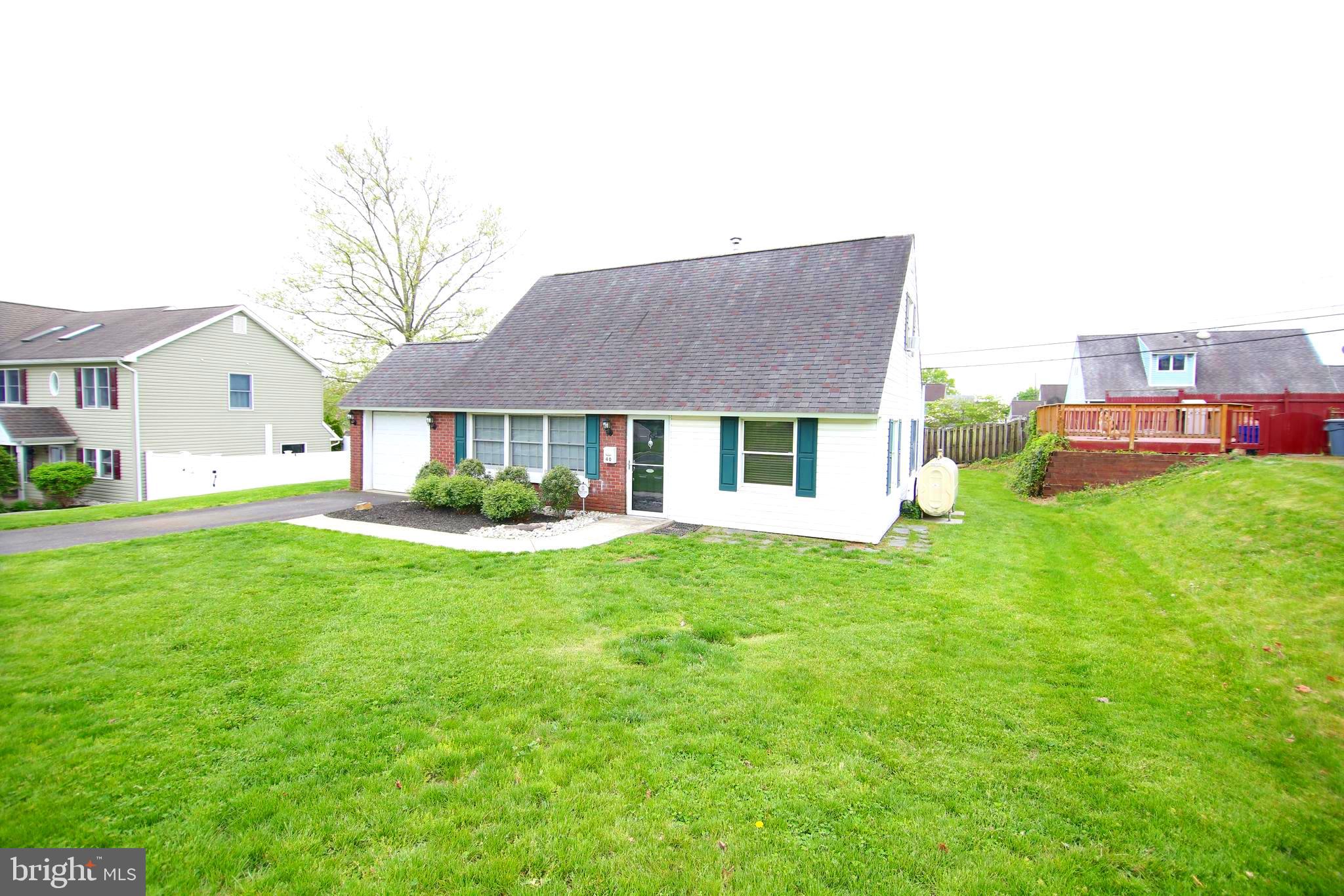 40 Canary Road Levittown, PA 19057 - Photo 2 of 24