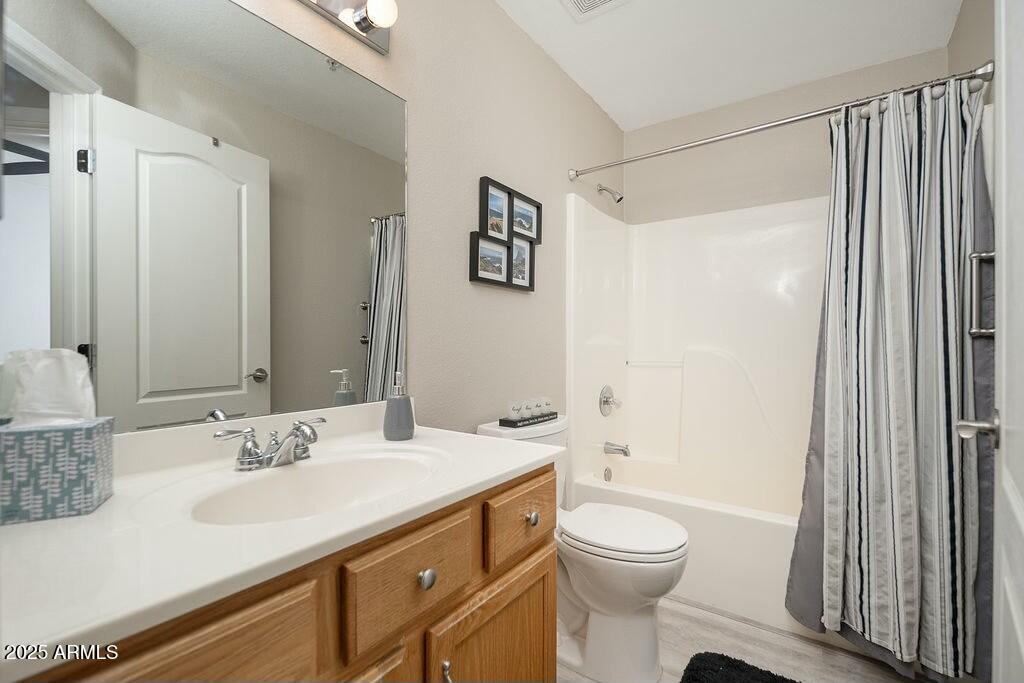 9151 West Greenway Road, Unit 276 Peoria, AZ 85381 - Photo 14 of 36 Bathroom 2