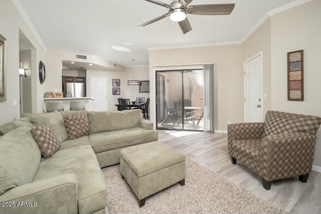 9151 West Greenway Road, Unit 276 Peoria, AZ 85381 - Photo 2 of 36 Living Room