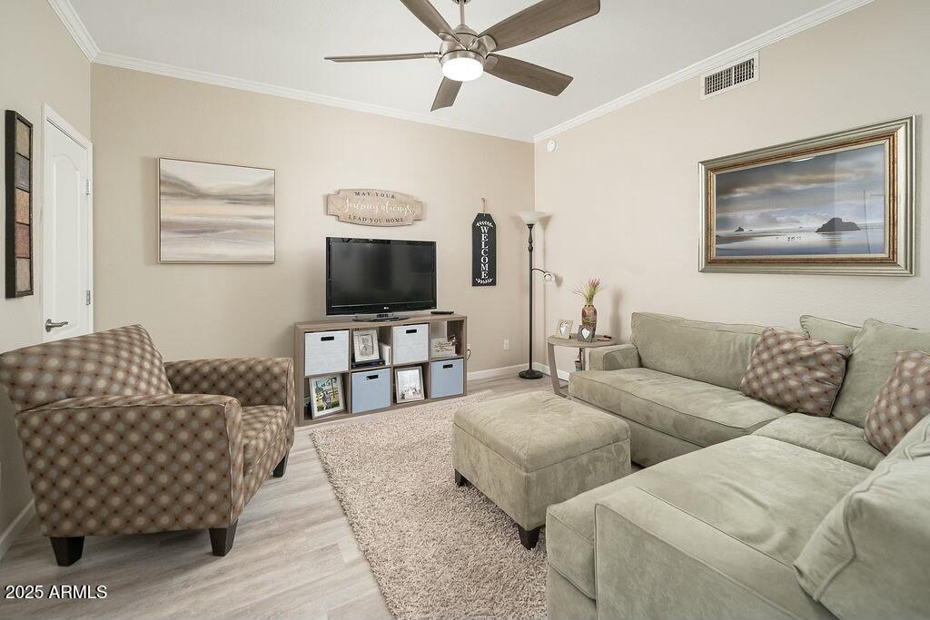 9151 West Greenway Road, Unit 276 Peoria, AZ 85381 - Photo 3 of 36 Living Room