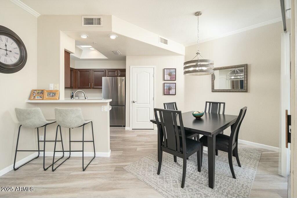 9151 West Greenway Road, Unit 276 Peoria, AZ 85381 - Photo 4 of 36 Dining Room
