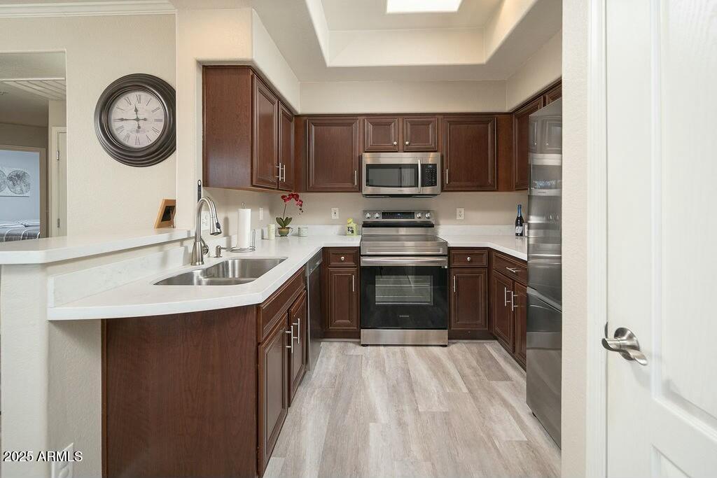 9151 West Greenway Road, Unit 276 Peoria, AZ 85381 - Photo 7 of 36 Kitchen