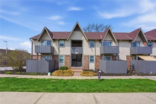 $160,000 | 6232 Robinson Street, Unit 2, Overland Park, KS 66202