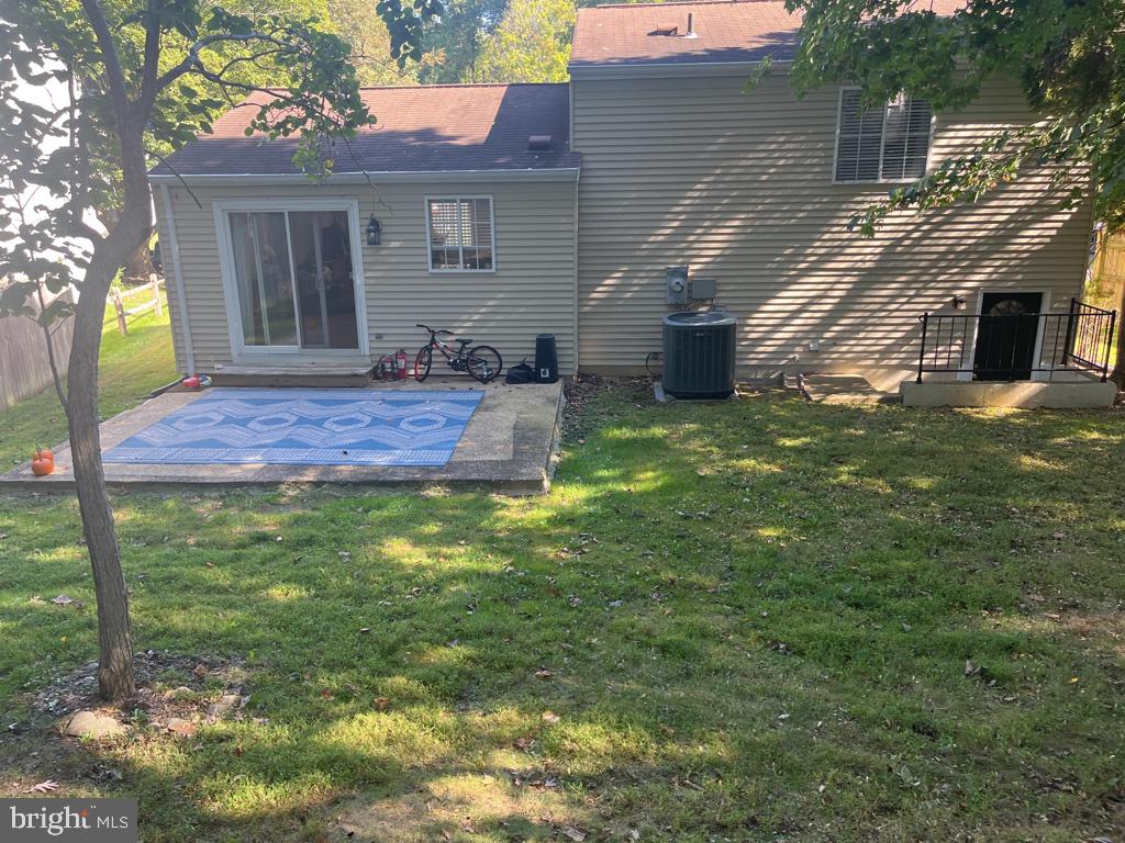 8465 Yellow Leaf Court Springfield, VA 22153 - Photo 15 of 17