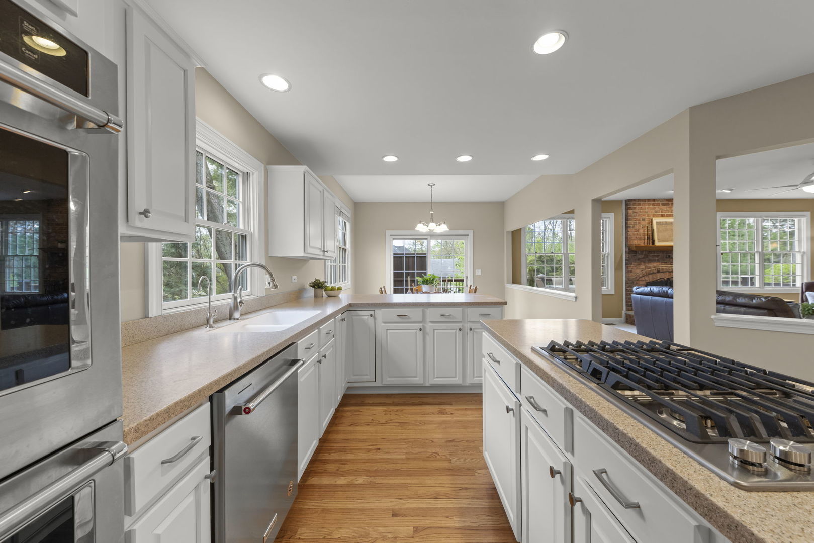 1570 Orchard Road Wheaton, IL 60189 - Photo 13 of 48