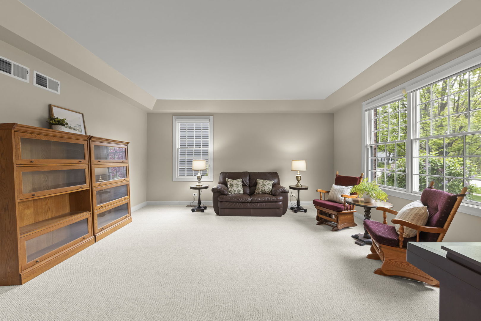 1570 Orchard Road Wheaton, IL 60189 - Photo 4 of 48