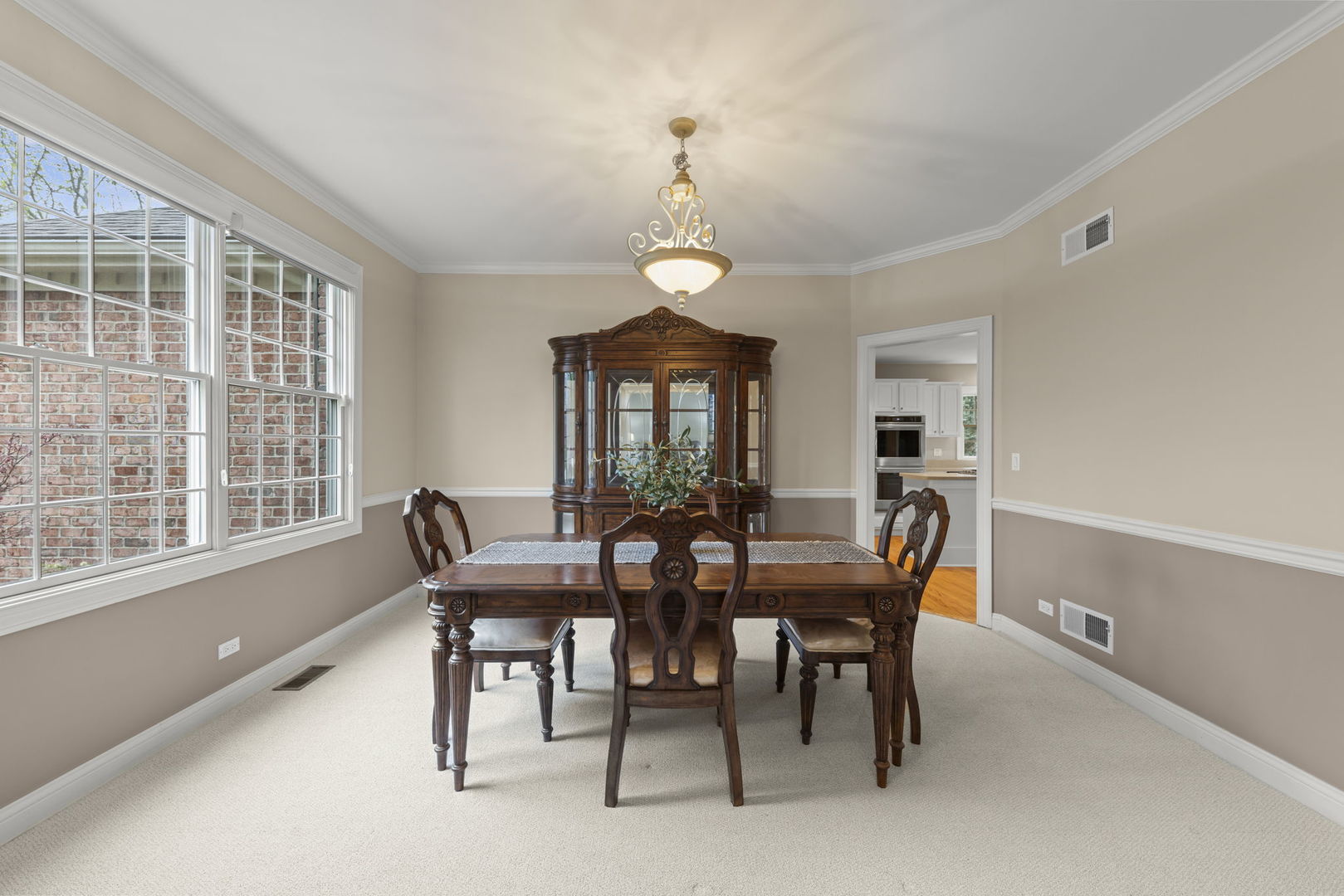 1570 Orchard Road Wheaton, IL 60189 - Photo 5 of 48