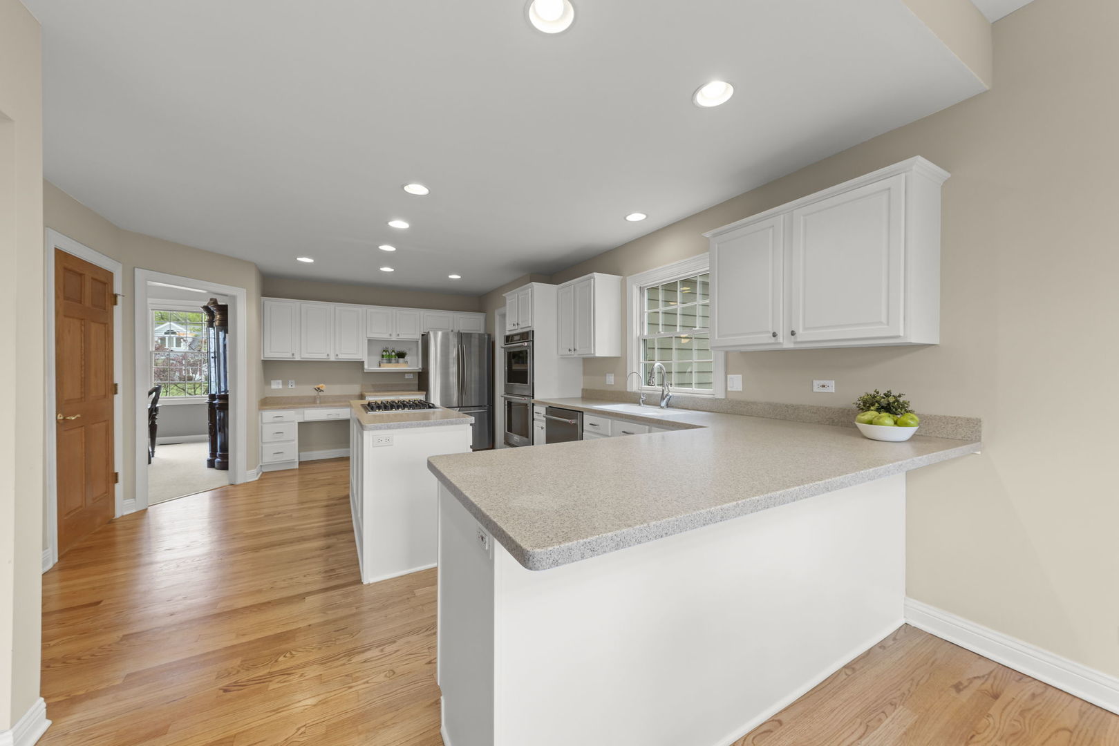 1570 Orchard Road Wheaton, IL 60189 - Photo 9 of 48