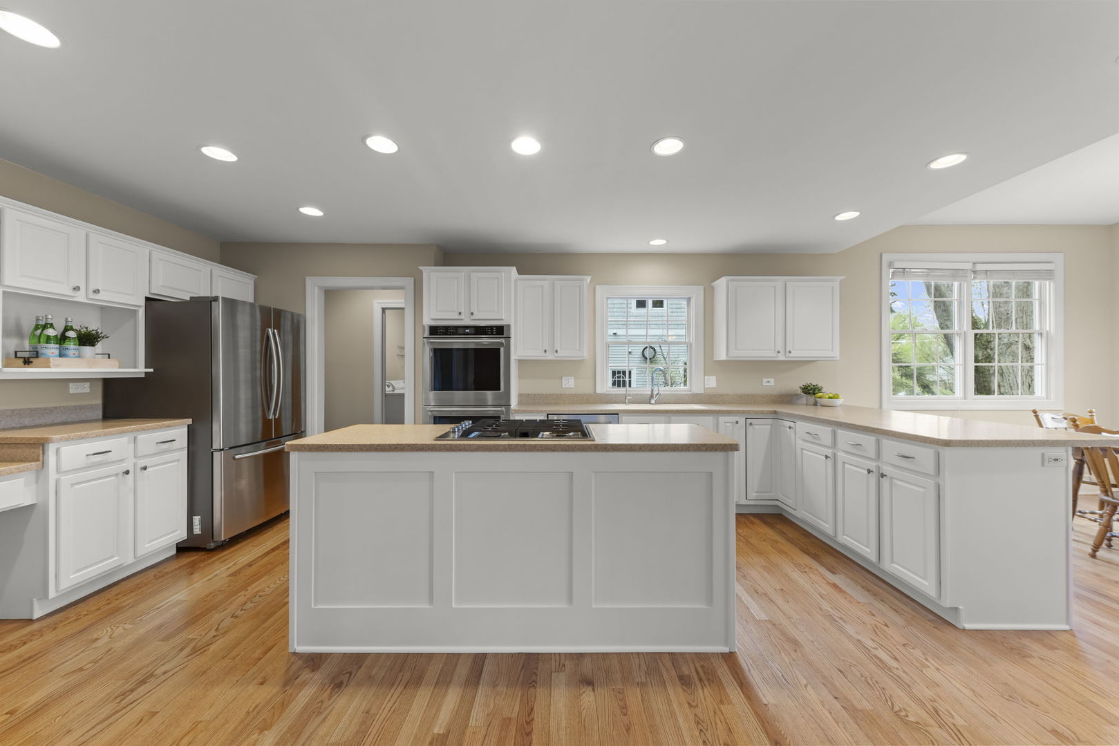 1570 Orchard Road Wheaton, IL 60189 - Photo 10 of 48