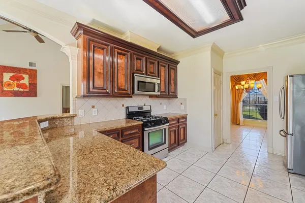 $2,500 | 6907 Keats Street, Houston, TX 77085