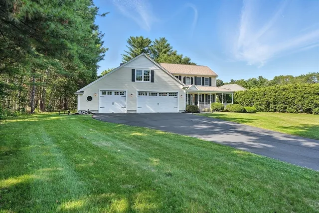 a view of house with a big yard
